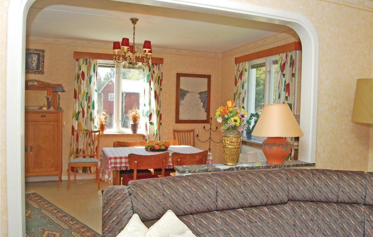 3 Bedroom Amazing Home In Lnsboda Falsehult Εξωτερικό φωτογραφία